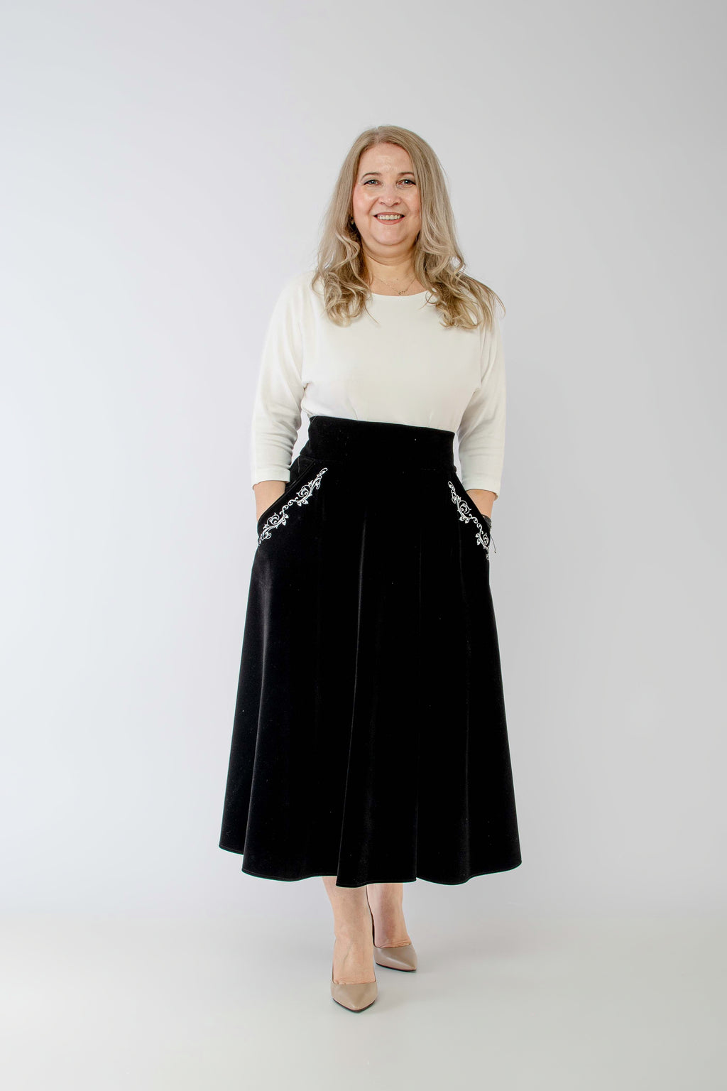 Fusta din catifea, clos, neagra